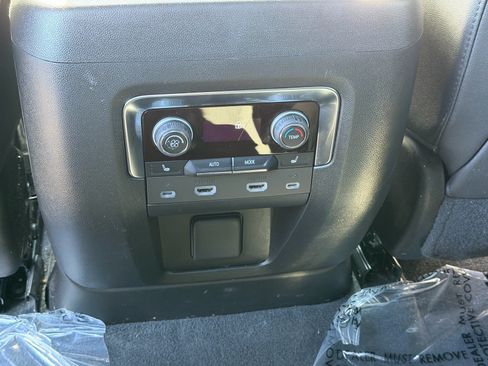 Used 2024 Chevrolet Tahoe Z71 w/ Luxury Package AWD/4WD image 16