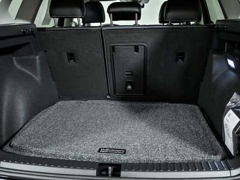 Used 2025 Volkswagen Taos SE image 9