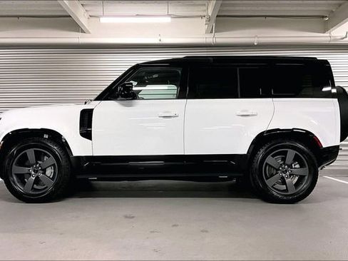 New 2026 Land Rover Defender 110 X-Dynamic SE image 3