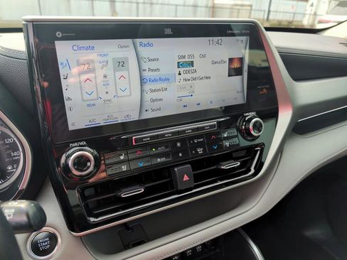 Used 2021 Toyota Highlander Platinum image 25