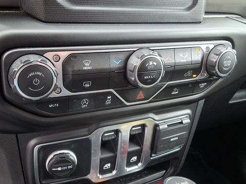 Used 2023 Jeep Wrangler Sport AWD/4WD image 16