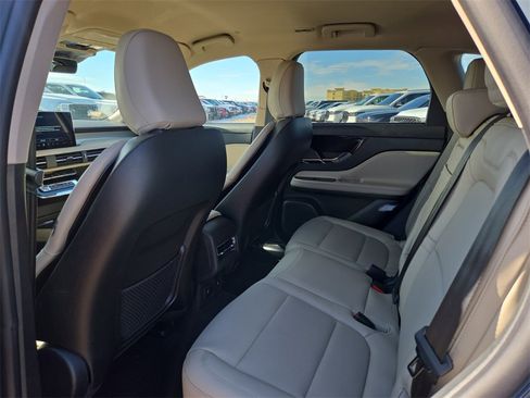 New 2026 Lincoln Corsair Premiere image 9