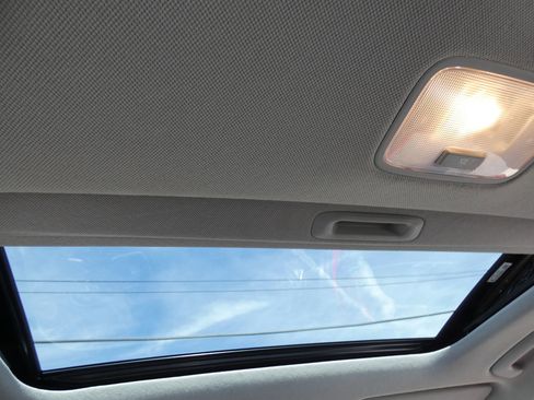 Used 2023 Hyundai Elantra Limited image 45