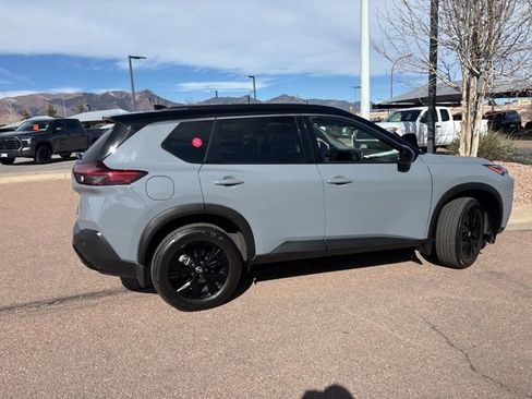 Used 2023 Nissan Rogue SV w/ SV Premium B Package image 10