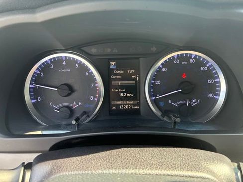 Used 2019 Toyota Highlander LE AWD/4WD image 17