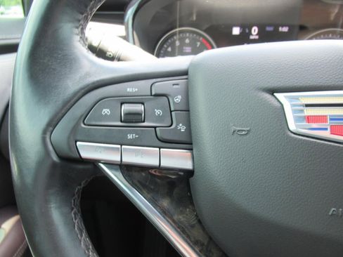 Used 2022 Cadillac XT6 Premium Luxury w/ Technology Package FWD image 23