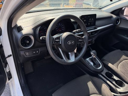 Used 2019 Kia Forte LXS FWD image 18