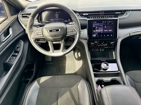 Used 2023 Jeep Grand Cherokee L Laredo image 28