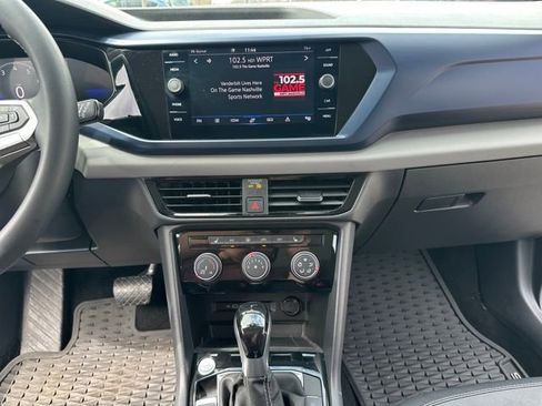 Used 2023 Volkswagen Taos SE w/ Panoramic Sunroof Package image 31