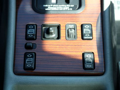 Used 1990 Mercedes-Benz 300 SE image 18