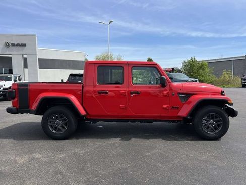 New 2025 Jeep Gladiator Sport AWD/4WD image 10