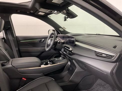 Used 2025 Buick Enclave Avenir w/ Super Cruise Package FWD image 33