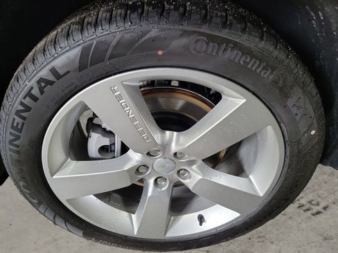 Used 2024 Land Rover Defender 110 SE image 12