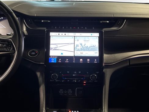 Used 2022 Jeep Grand Cherokee Overland w/ Luxury Tech Group IV image 28