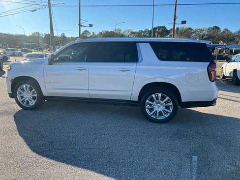 Used 2021 Chevrolet Suburban High Country w/ Premium Package image 14