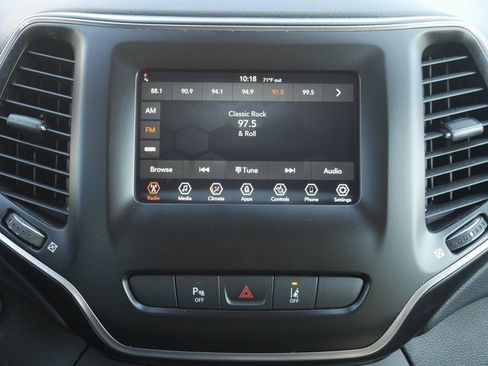 Used 2021 Jeep Cherokee Latitude Plus image 19