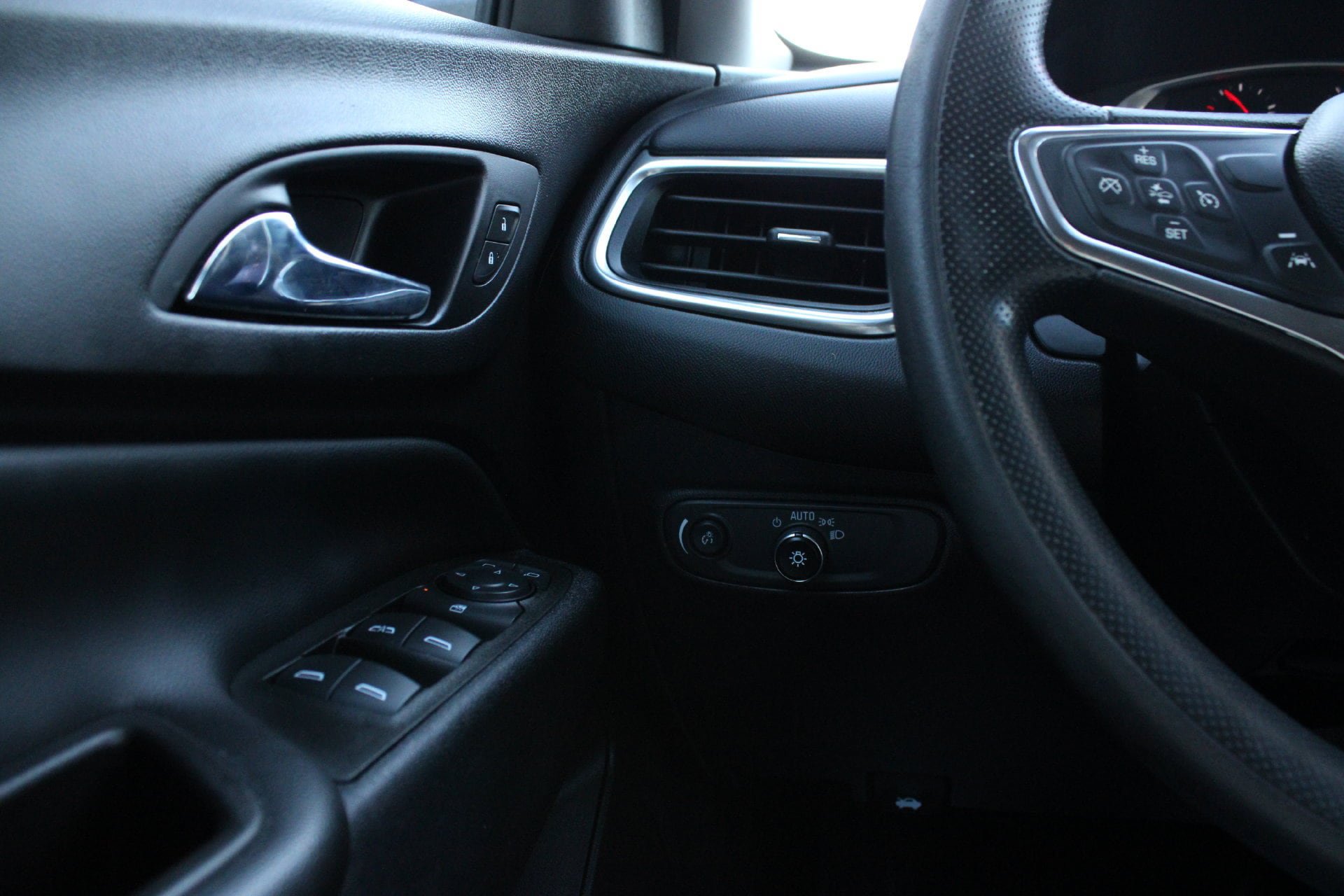 Used 2021 Chevrolet Equinox LT FWD image 25