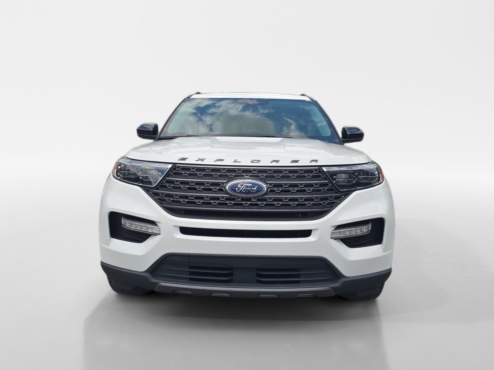 Used 2022 Ford Explorer XLT w/ Equipment Group 202A AWD/4WD image 9