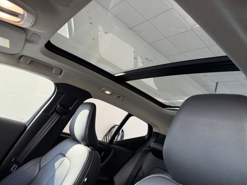 Certified 2025 Volvo XC40 B5 Core w/ Protection Package Premier image 13