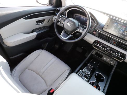 Certified 2024 Honda Pilot Elite image 9