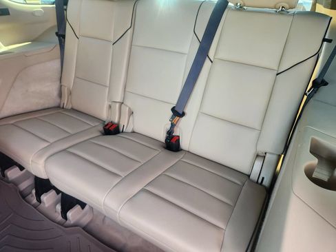 Used 2023 Cadillac Escalade Premium Luxury w/ Performance Package AWD/4WD image 11