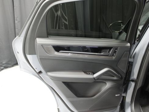 Certified 2025 Porsche Cayenne GTS image 25