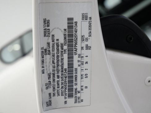 Used 2005 Ford GT RWD image 18
