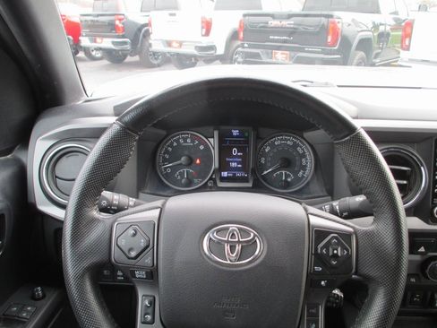 Used 2022 Toyota Tacoma TRD Off-Road image 26