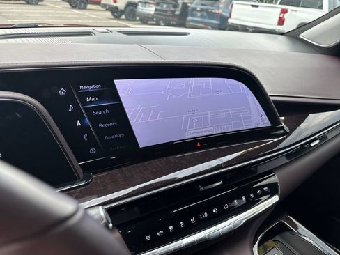 Used 2023 Cadillac Escalade ESV Sport Platinum w/ LPO, ONYX Package AWD/4WD image 19