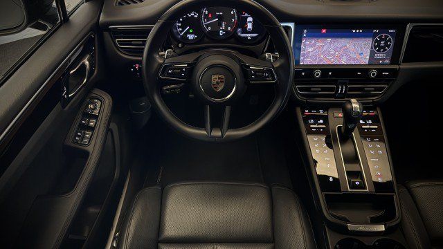 Used 2023 Porsche Macan S AWD/4WD image 7