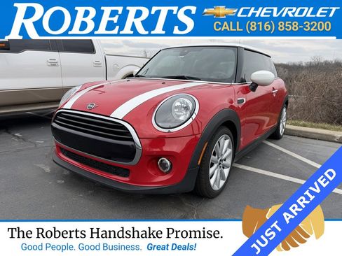 Used 2021 MINI Cooper 2-Door Hardtop image 1