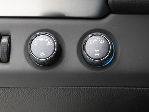 Used 2020 Chevrolet Suburban LT image 28