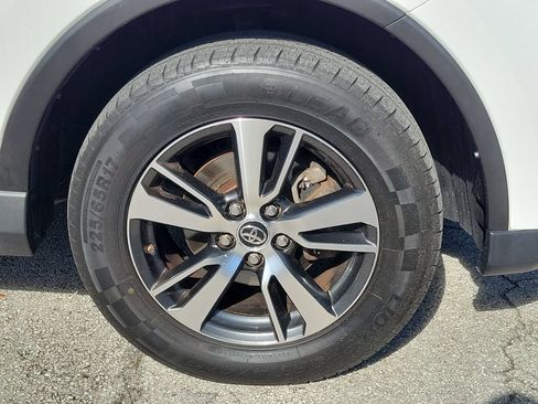 Used 2018 Toyota RAV4 XLE FWD image 9