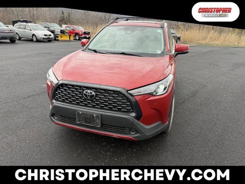 Used 2023 Toyota Corolla Cross LE w/ Moonroof Package image 1