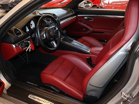 Used 2021 Porsche 718 Cayman GTS RWD image 4