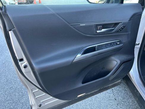 Used 2021 Toyota Venza XLE image 15