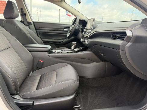 Used 2024 Nissan Altima 2.5 SV FWD image 33