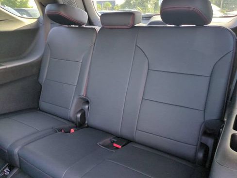 Used 2024 Chevrolet Traverse RS FWD image 16
