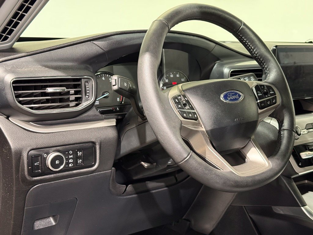 Used 2024 Ford Explorer XLT w/ Equipment Group 202A AWD/4WD image 17