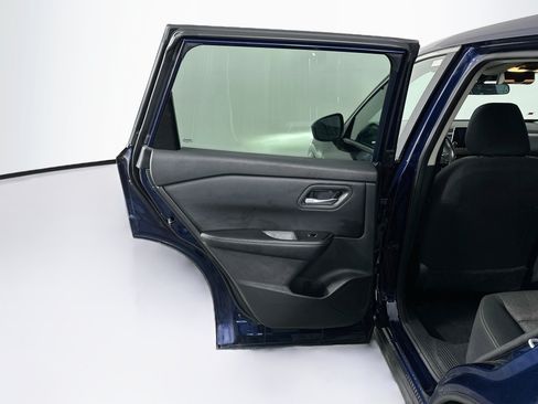 Used 2025 Nissan Rogue SV FWD image 27