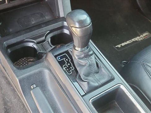 Used 2018 Toyota Tacoma TRD Sport AWD/4WD image 15