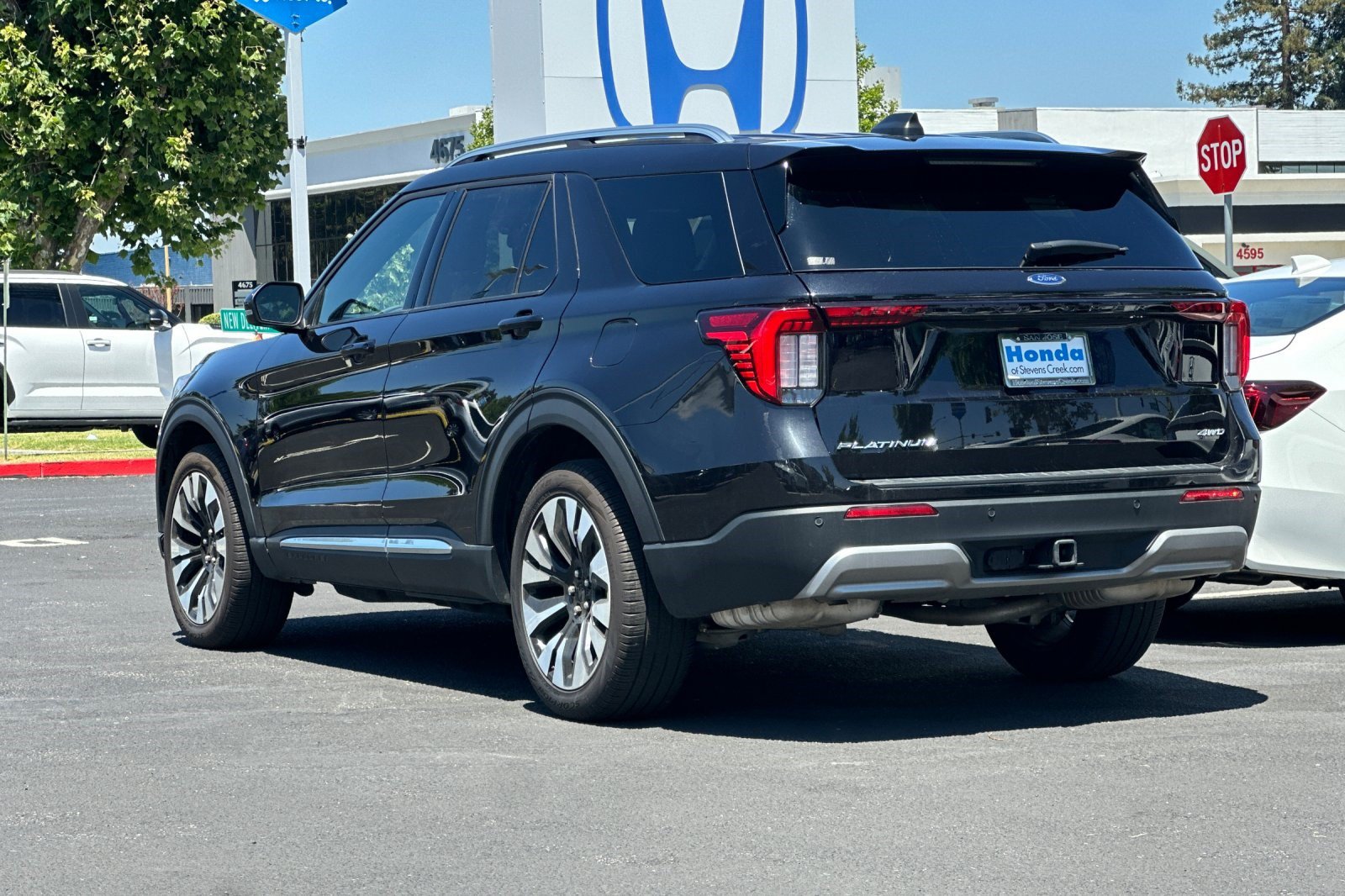 Used 2025 Ford Explorer Platinum w/ LUX Leather Package AWD/4WD image 3