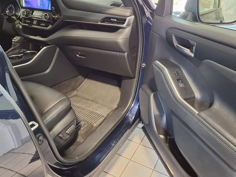 Used 2023 Toyota Highlander XSE FWD image 27