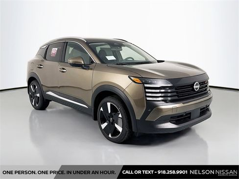 New 2025 Nissan Kicks SR image 3