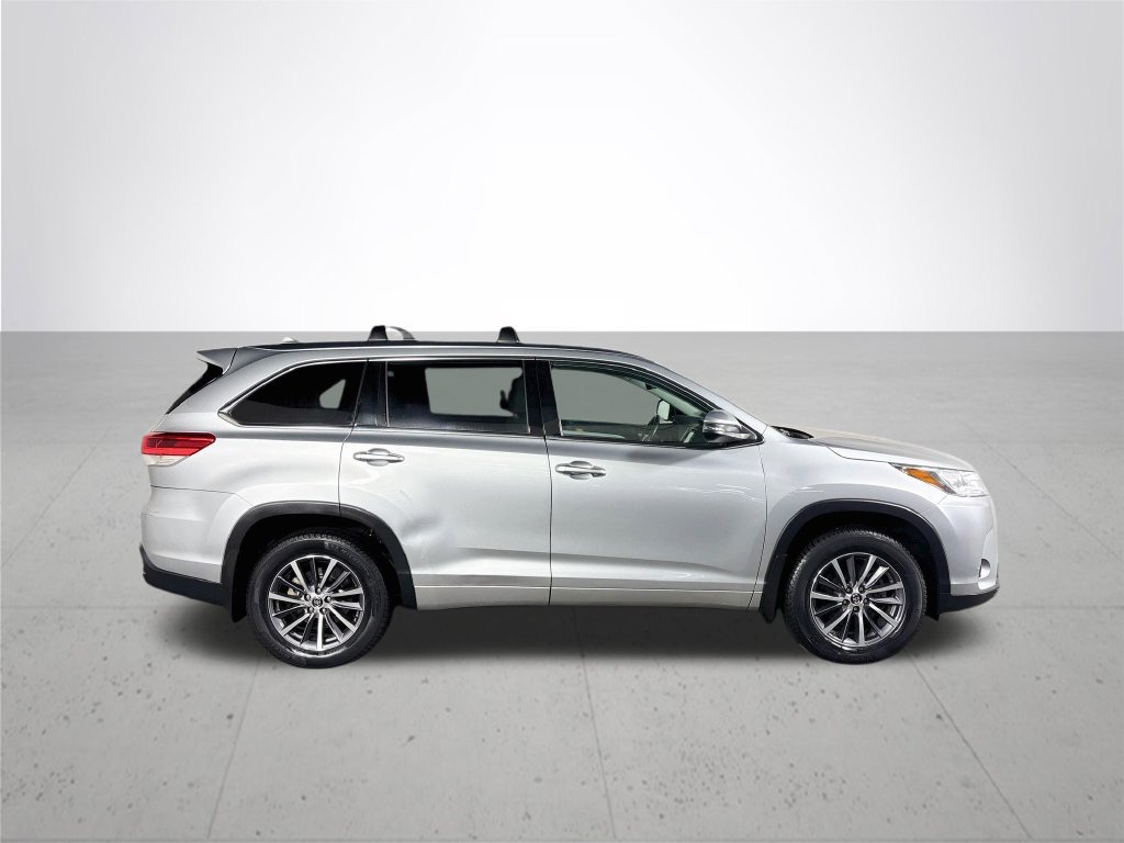Used 2018 Toyota Highlander XLE AWD/4WD image 5