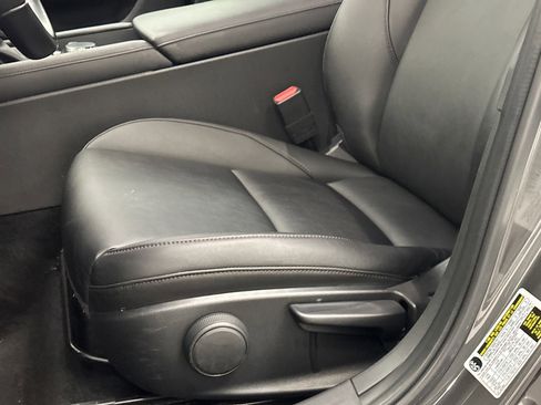 Used 2023 MAZDA MAZDA3 s image 15