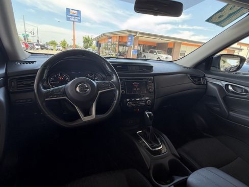 Used 2018 Nissan Rogue SV FWD image 10