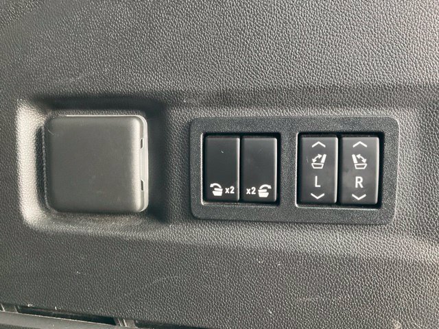 Used 2021 Chevrolet Tahoe Premier w/ Premium Package AWD/4WD image 24