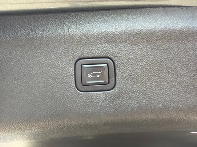 Used 2023 Buick Enclave Avenir w/ Avenir Technology Package AWD/4WD image 9