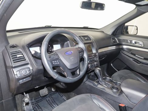 Used 2018 Ford Explorer XLT w/ Equipment Group 202A image 23